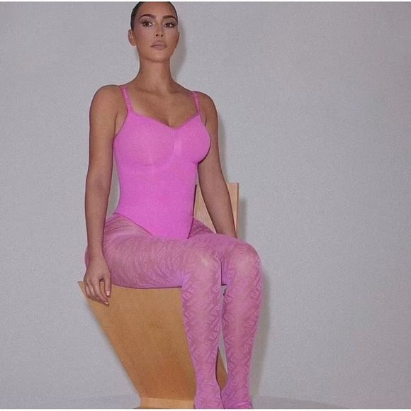 SKIMS SCULPTING BODYSUIT W SNAPS Neon Orchid S/M New without box - Picture 4 of 8